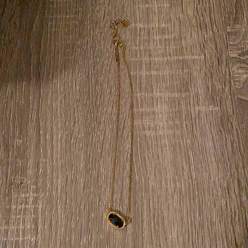 Kendra Scott necklace